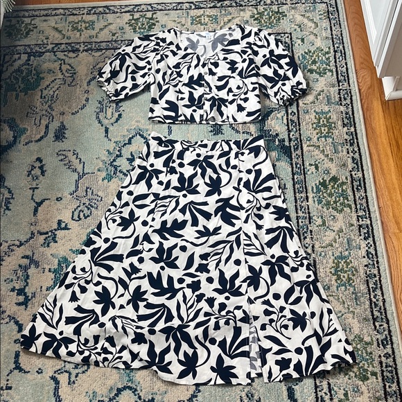 Time and Tru White Floral Top and skirt set - Picture 1 of 5
